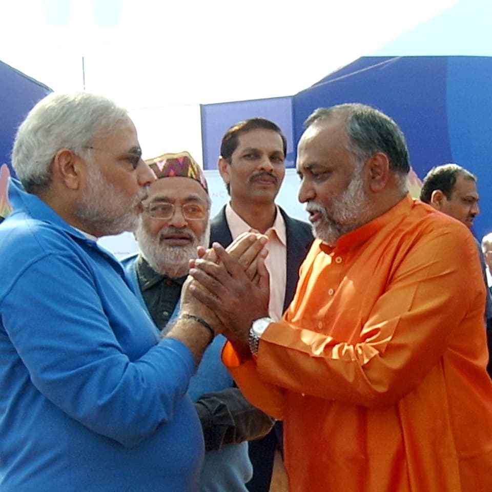 PM Modi greets Swamiji at Chintan Shibir